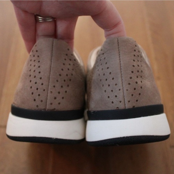 Vionic Cosmic Codie Taupe Slip On Athletic Shoe Sneaker Womens 7 - Picture 6 of 8